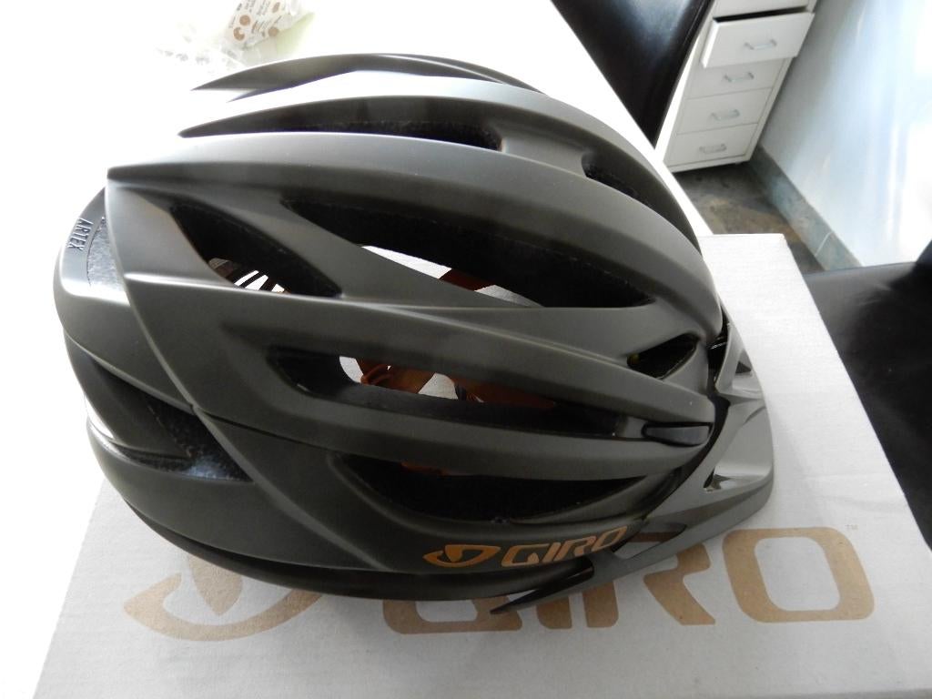Giro MIPS fietshelm, Fietsen en Brommers, Fietsaccessoires | Fietshelmen, Ophalen, Nieuw
