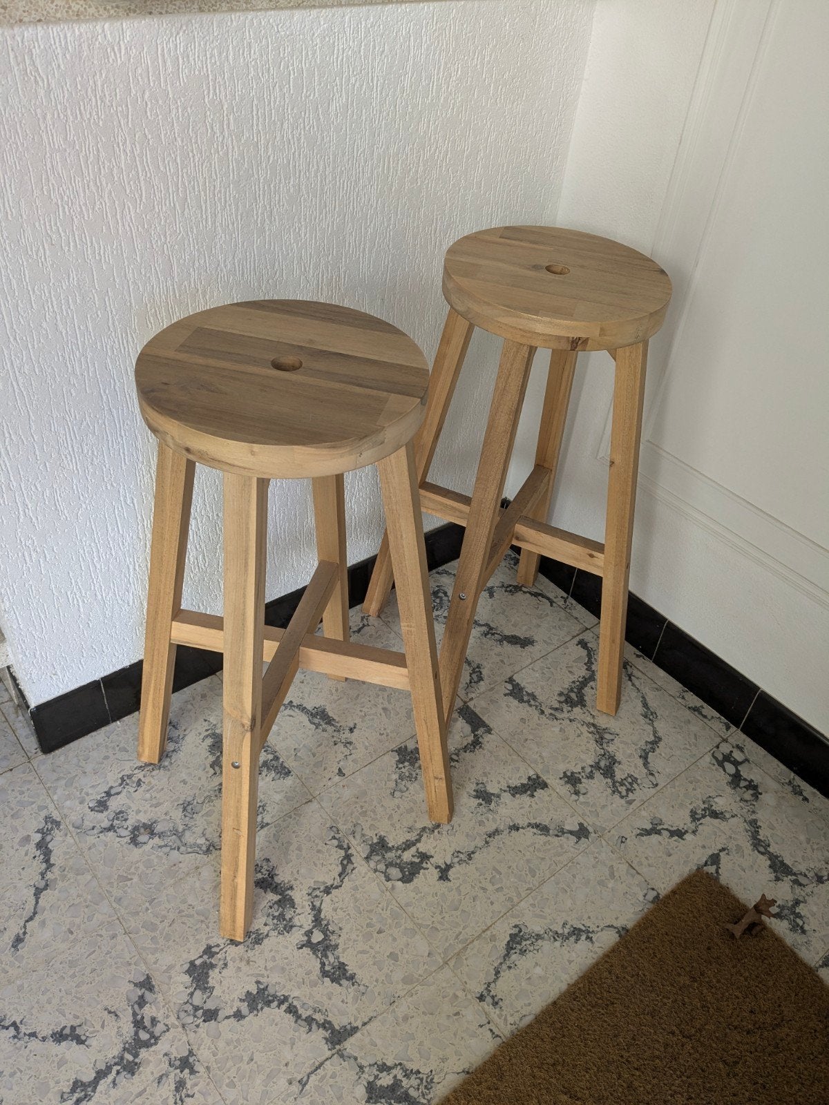 2 x barkruk Ikea acaciahout, Avec repose-pieds, 2 tabourets, Comme neuf, Enlèvement
