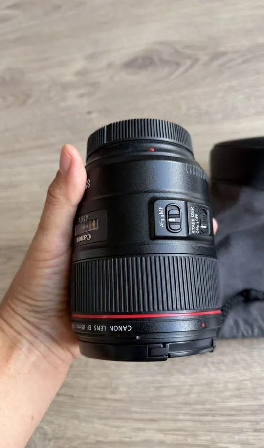 Canon EF 85mm f/1.4L IS USM, Audio, Tv en Foto, Canon, Beschermhoes/tas, Ophalen of Verzenden, Zo goed als nieuw