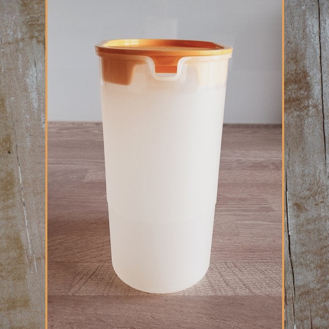 TUPPERWARE VINTAGE - PICHET + COUVERCLE JAUNE, 1000 ml, Récipient ou Bol, Jaune, Enlèvement ou Envoi