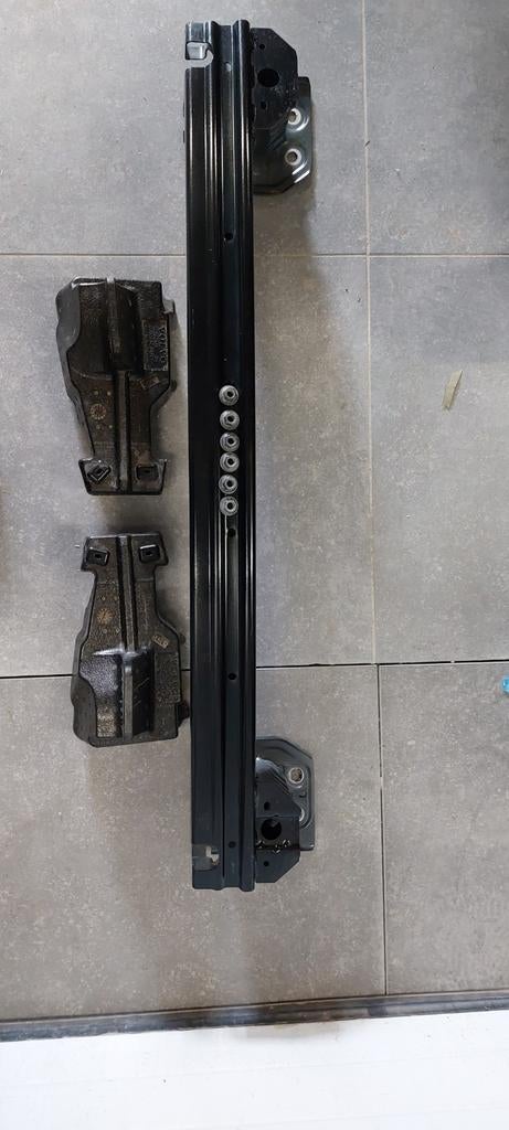 Bumperbalk achteraan Volvo XC40 Recharge 2023, Auto's, Trekhaak, Particulier, Te koop, XC40