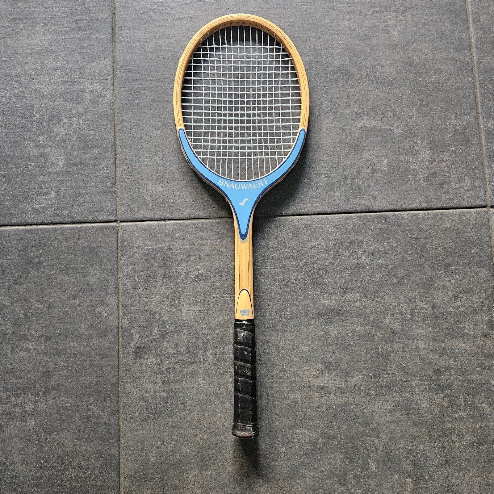 Prachtige vintage tennisracket, Merk Snauwaert, type : miss, Ophalen