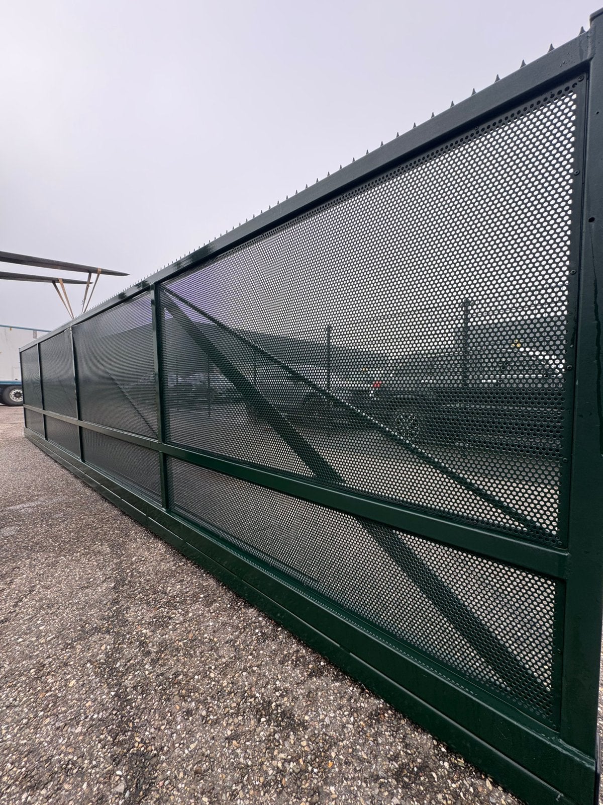 Vrijdragende Schuidpoort geperforeerde plaat, Tuin en Terras, Ophalen, Gebruikt, Schuifpoort