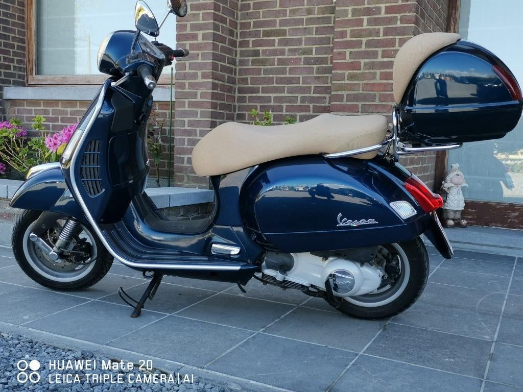 !! Roséplaat afgewerkt met 9/5  VESPA gts 250 1 pro, Fietsen en Brommers, Ophalen, 250 cc, Overige modellen, Benzine