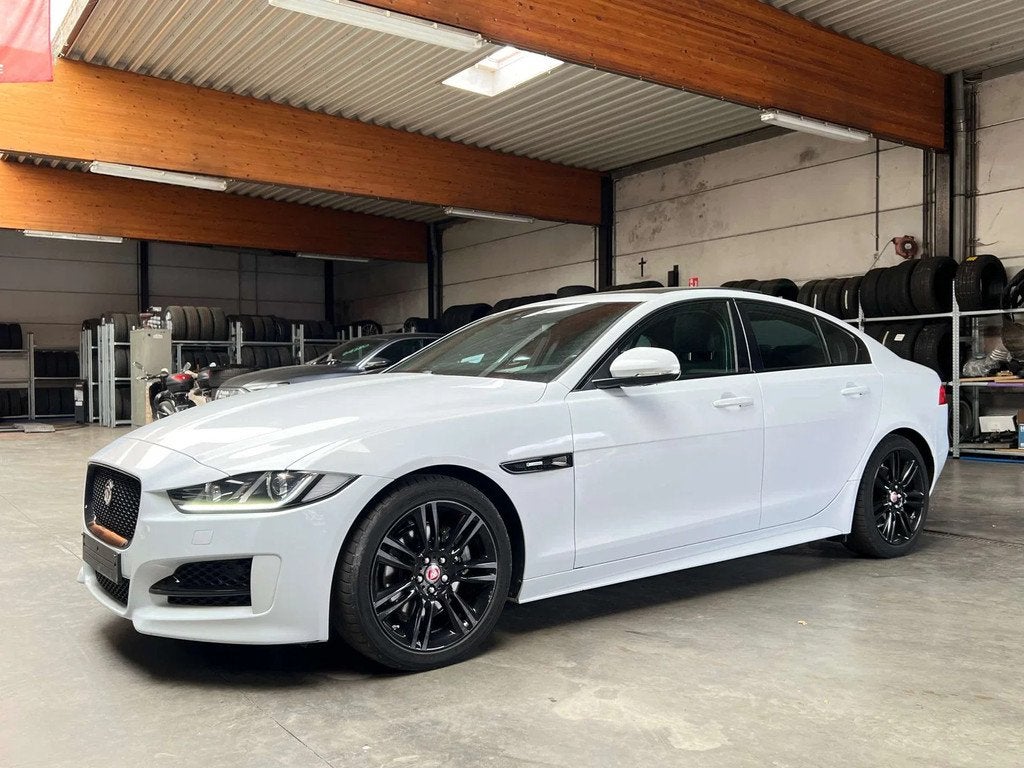 Jaguar XE R-SPORT Dynamic Automaat / Black pack / Trekhaak /, Cuir, Achat, 179 ch, 2135 kg