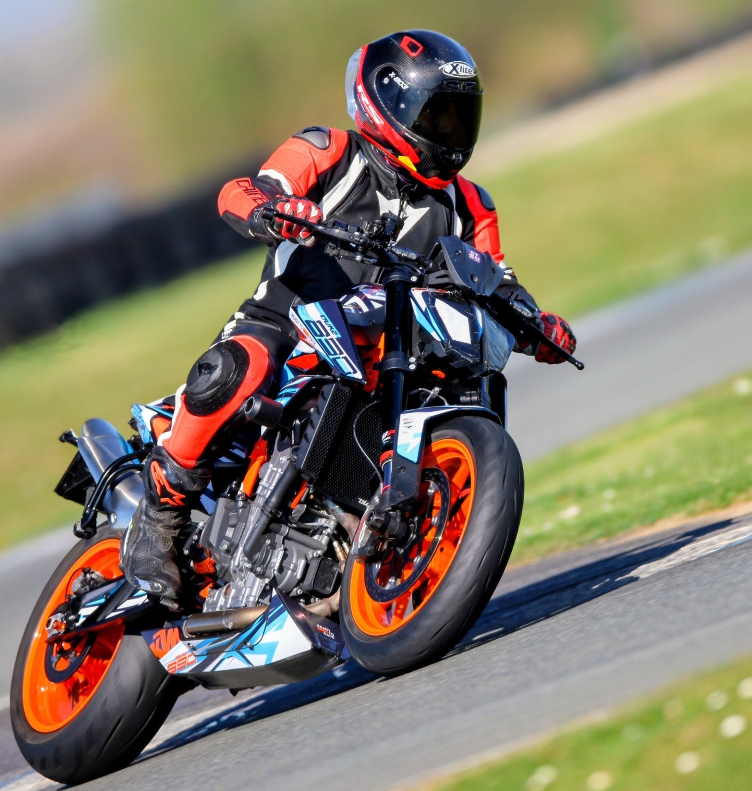 KTM 890 Duke R – 2023 – 7 554 km – Stage 2 – Ligne Dominator, Motoren, Occasion, Particulier