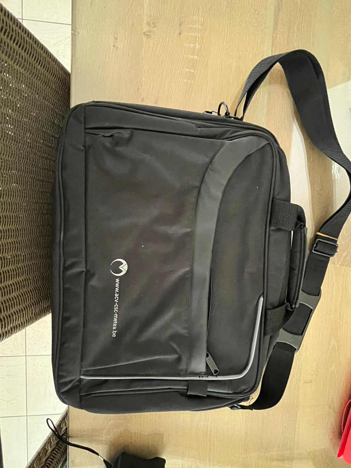 Laptoptas veel opbergvakken nieuw, Computers en Software, Laptoptassen, Tabletvak, Nieuw, Ophalen of Verzenden, Zwart