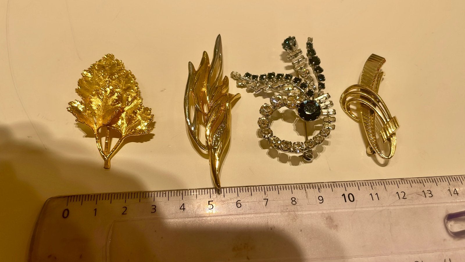 Broches 4 pièces, 7 à 10 cm, Or, Comme neuf, Envoi