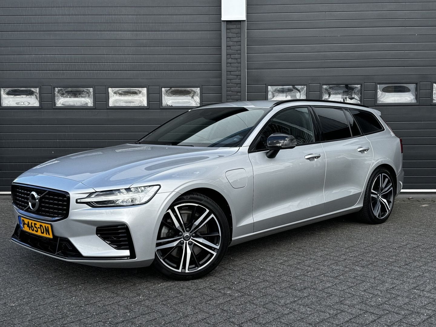 Volvo V60 2.0 T6 Recharge 340PK AWD R-Design | Camera | Memo, Auto's, Automaat, Zwart, 18 g/km, Break