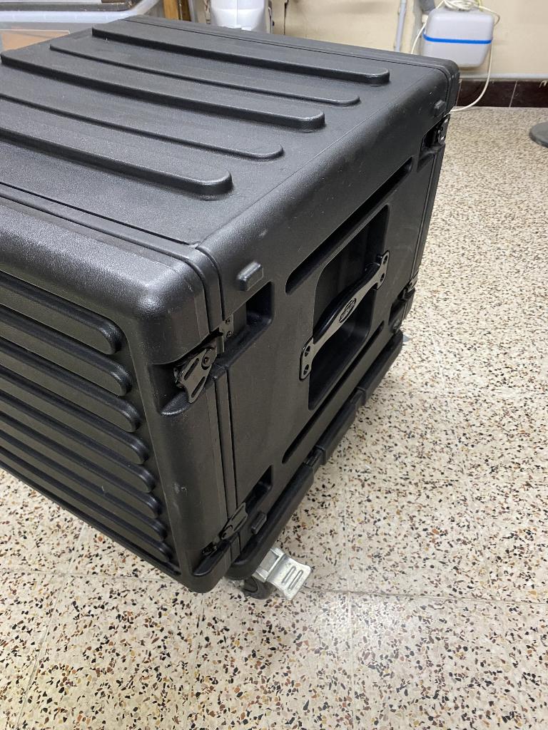 Rack SKB 8U Roto + plateau à roulettes SKB 1SKB-RCB, Enlèvement ou Envoi, Comme neuf, Flight case