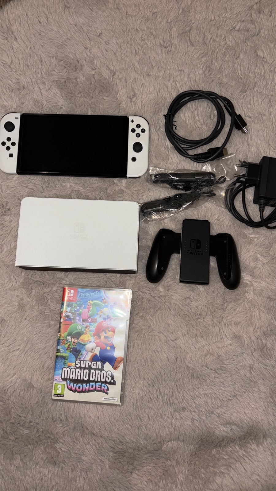 Nintendo Switch OLED + Super Mario Bros. Wonder+ Account., Games en Spelcomputers, Spelcomputers | Nintendo Switch, Ophalen, Zo goed als nieuw