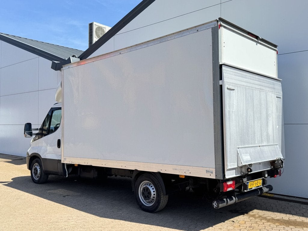 Iveco Daily 35C16 2.3 Automaat Bakwagen Laadklep Climate con, Auto's, Gebruikt, Iveco, Wit, 202 g/km