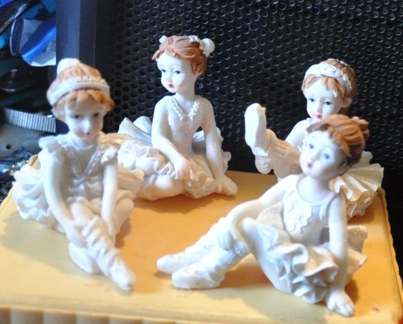 ensemble de 4 ballerines en resine, Enlèvement ou Envoi, Utilisé, Autres types