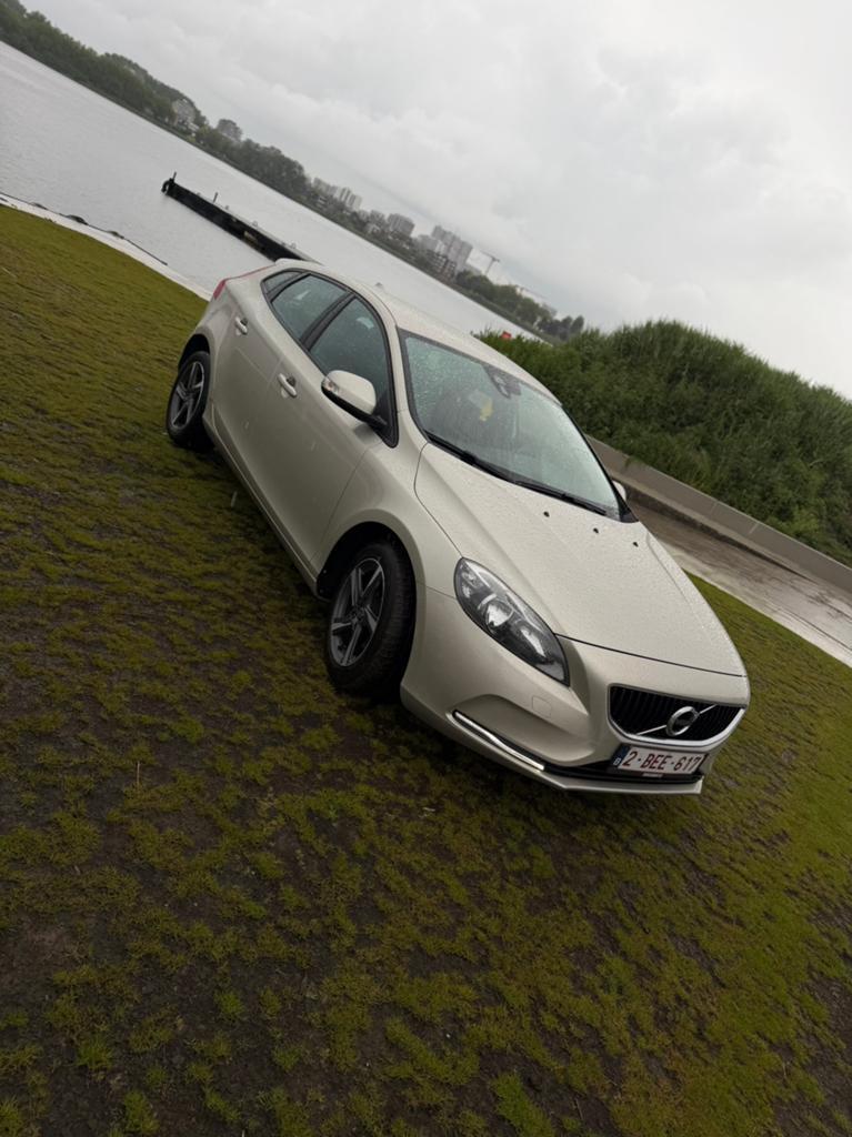 Volvo V40 D2 2.0 – Zuinig, betrouwbaar en comfortabel, Voorwielaandrijving, Stof, USB, Overige carrosserie