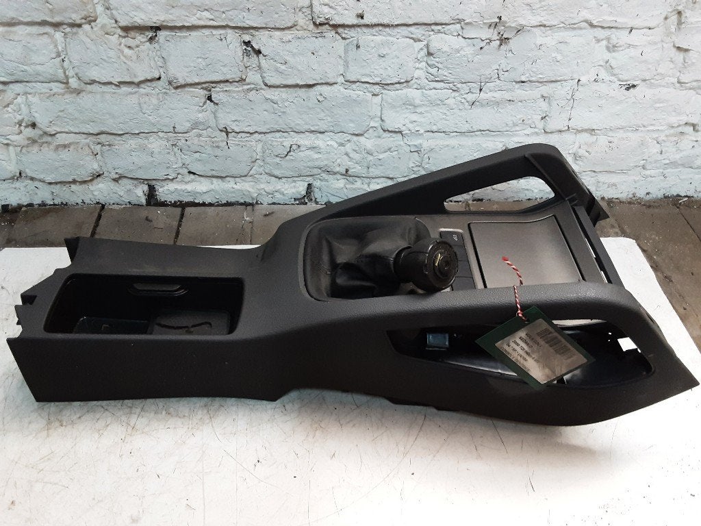 CONSOLE CENTRALE Volkswagen Golf V (1K1) (02-2001/12-2010), Volkswagen, Mevr. I. Hauben, Utilisé, Rue de l'Espoir 34 34
4030  GRIVEGNÉE, BE