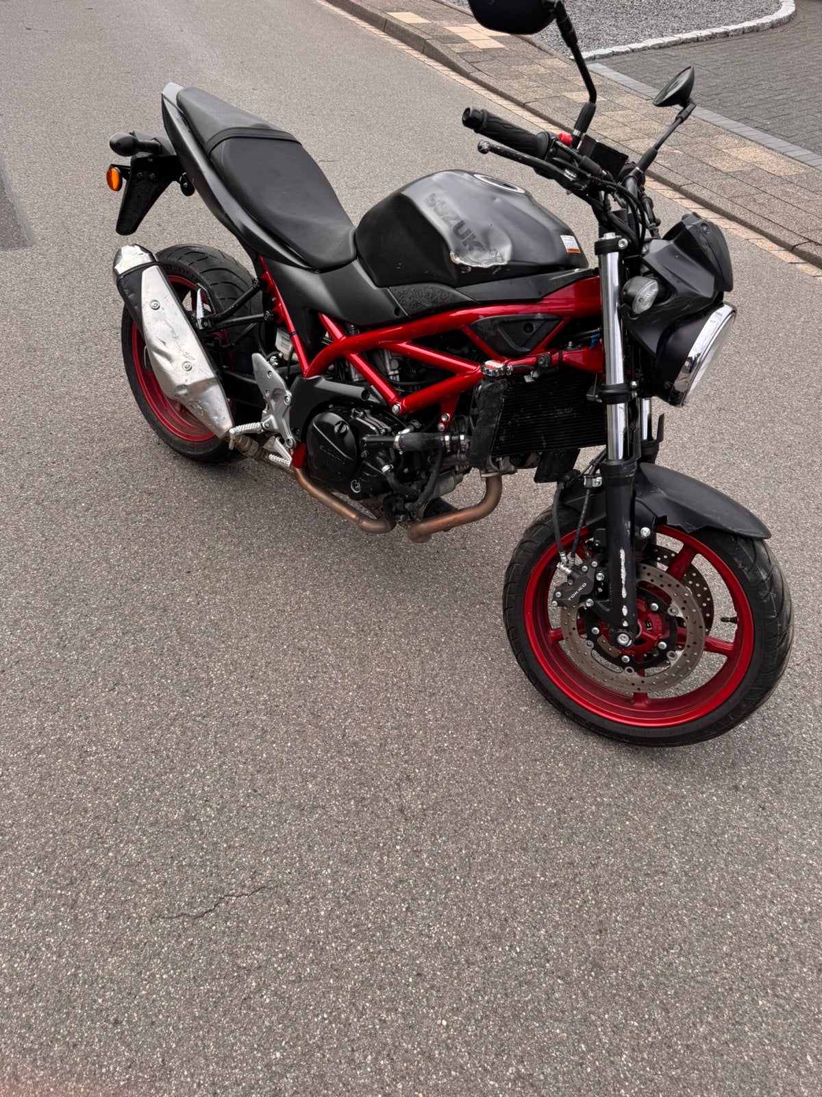 Suzuki sv 650 2020 met schade ongeval, Motoren, Particulier