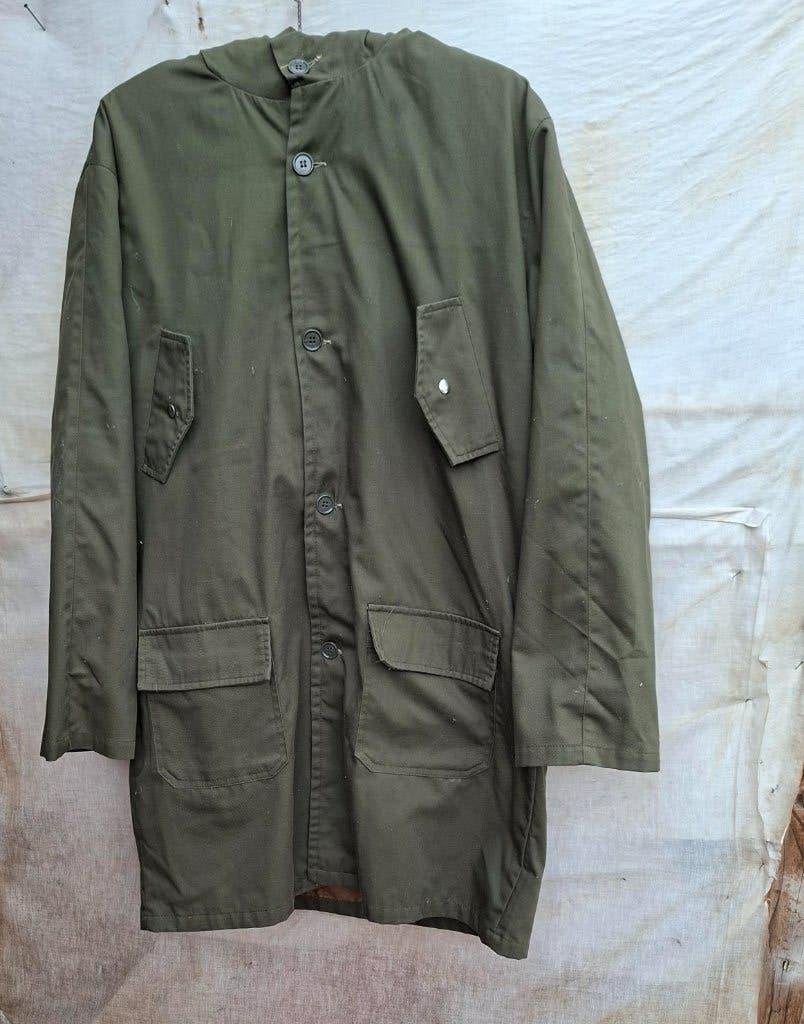 COMME NOUVELLE PARKA MILITAIRE, Enlèvement ou Envoi, Comme neuf, Taille 52/54 (L), Vert