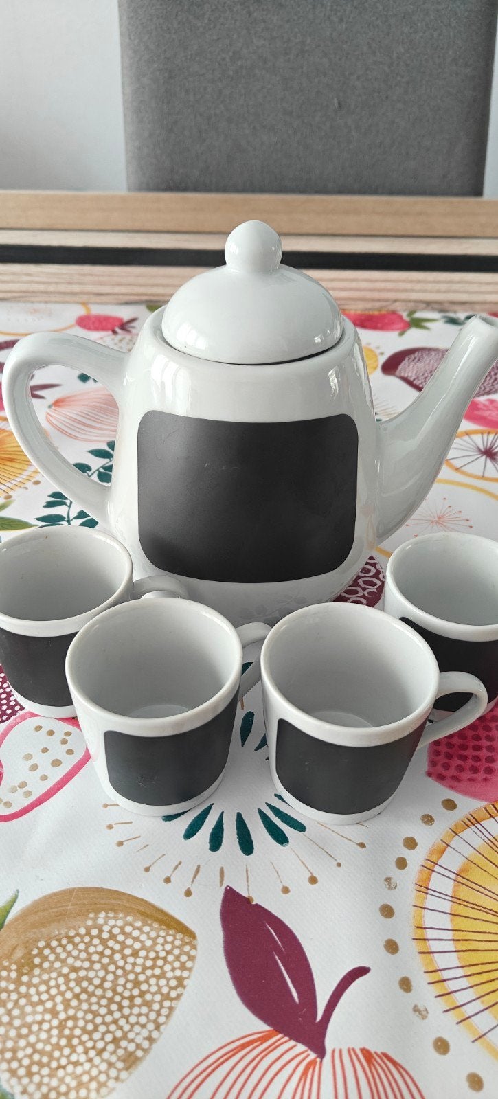 Theepot met kopjes, Enlèvement ou Envoi