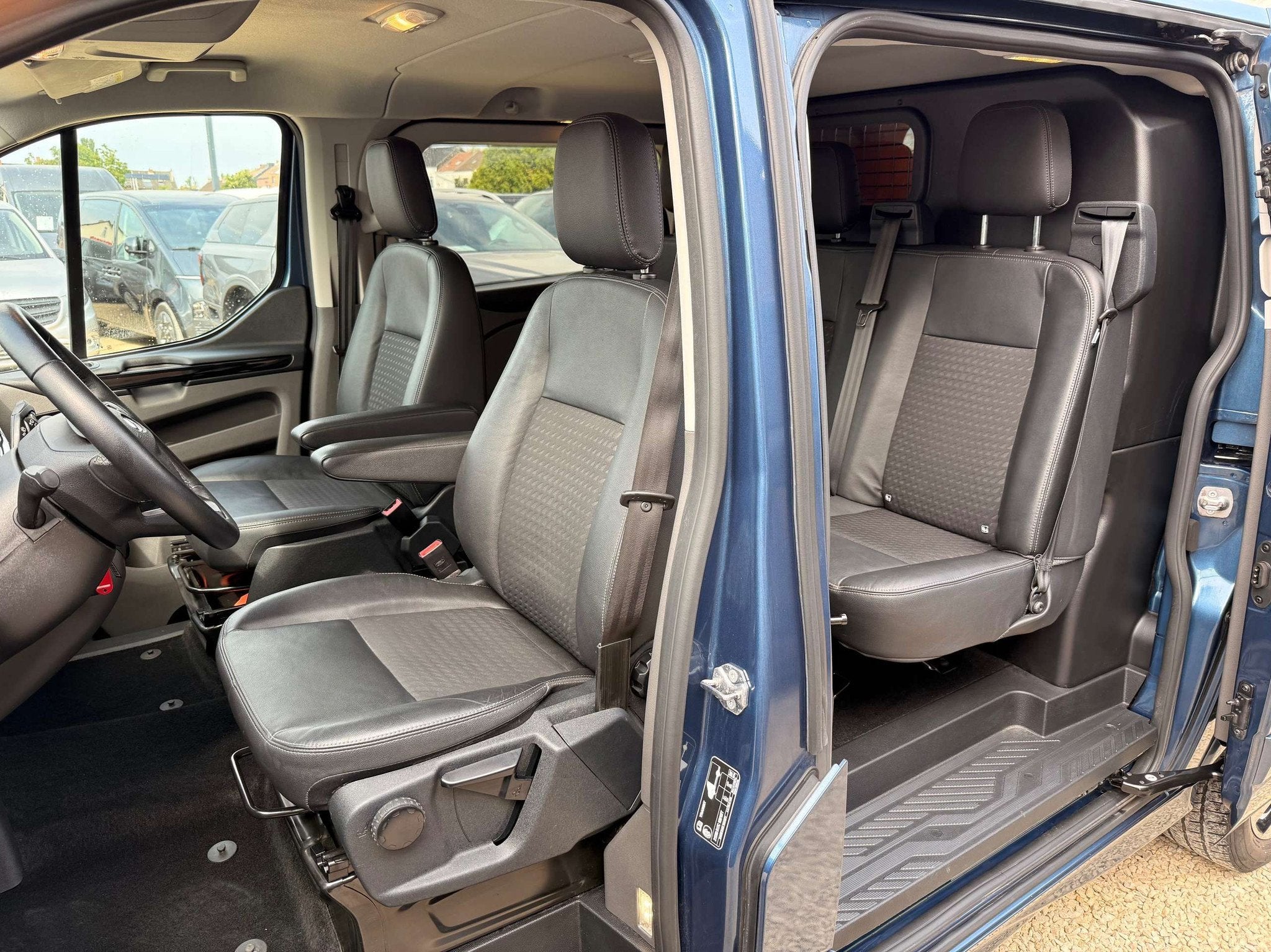 Ford Transit Custom Sport 2.0 TDCi L1H1 TVAC 185CV 5PL DOUBL, Auto's, Gebruikt, Bedrijf, 5 deurs, 136 kW