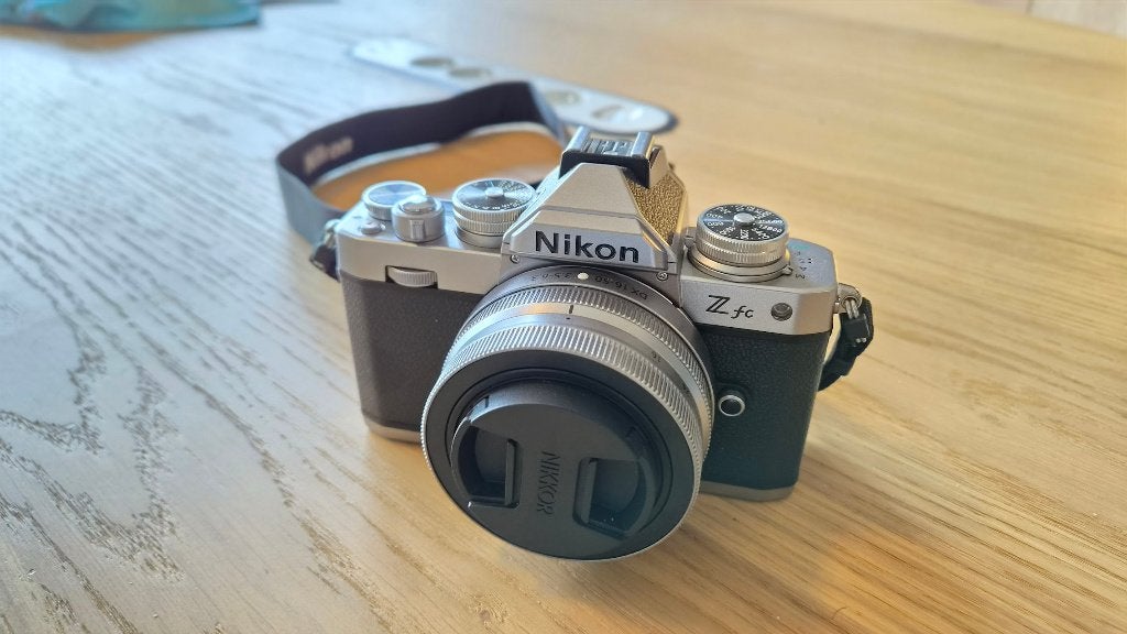 Nikon Z fc + NIKKOR Z 16-50mm f/3.5-6.3 VR, Enlèvement ou Envoi, Comme neuf, Nikon