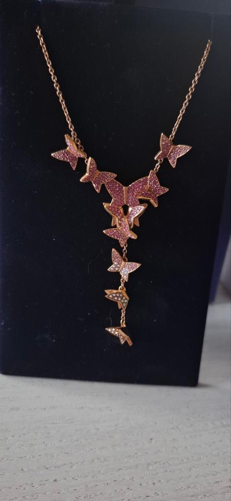Swarovski vlinder sieradenset – roségoudkleurig, Handtassen en Accessoires, Kettingen, Ophalen of Verzenden, Zo goed als nieuw