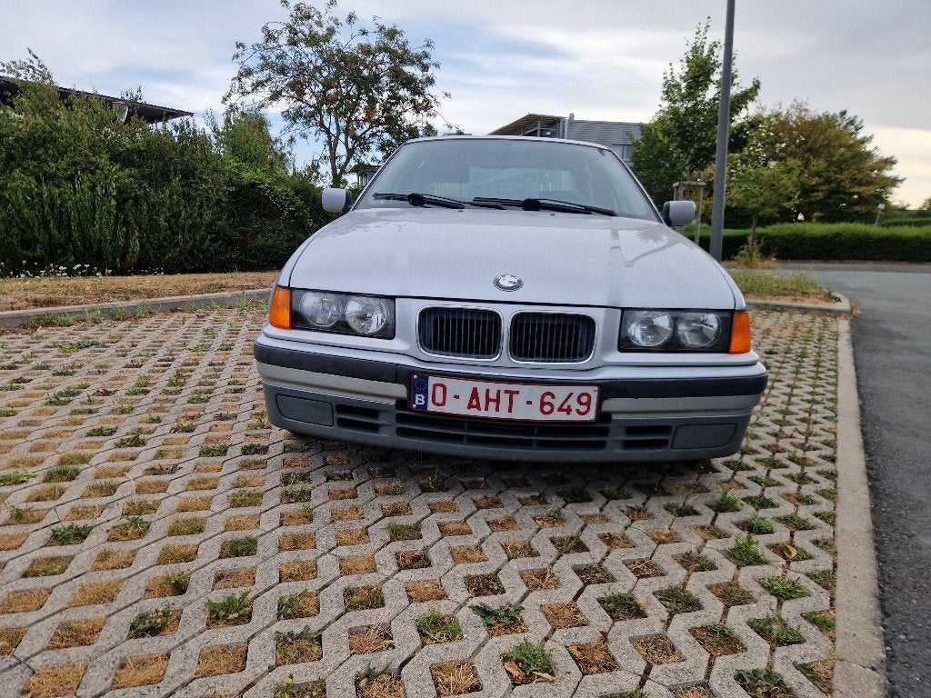 BMW 318 TDS 1996 Oldtimer Prête à immatriculer, Cuir, Argent ou Gris, Achat, 4 portes