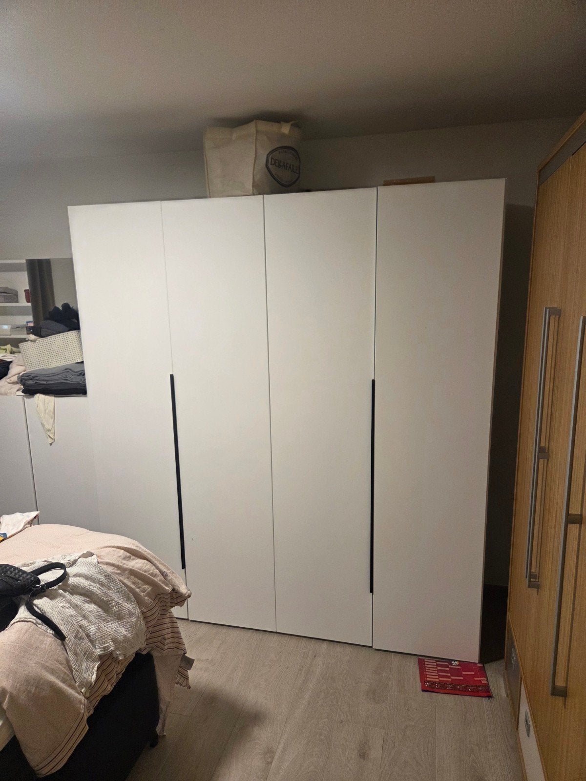 Grande armoire blanche à 4 portes avec penderie et étagères, Maison & Meubles, Enlèvement, Avec espace de penderie