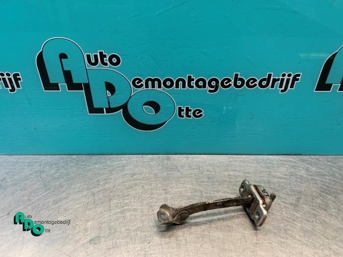 Butée 4portes arrière gauche d'un Toyota Aygo (Aygo 08-), -, 3 mois de garantie, Toyota, Utilisé