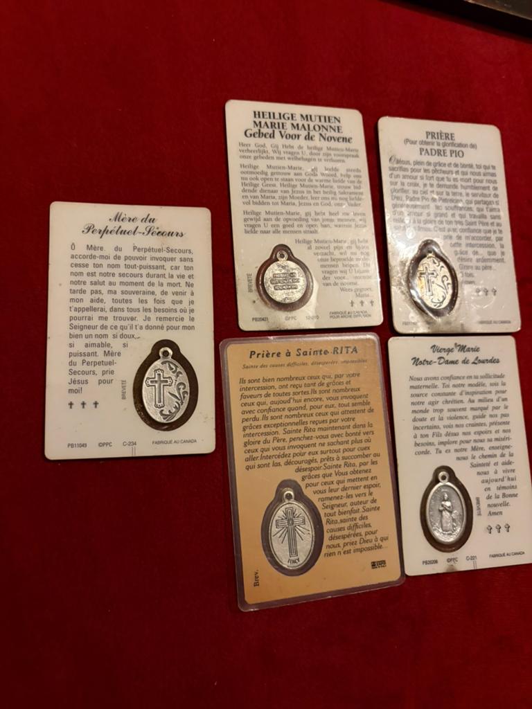 Lot de 5 cartes de prière catholiques plastifiées, Ophalen of Verzenden, Zo goed als nieuw, Overige typen, Christendom | Katholiek