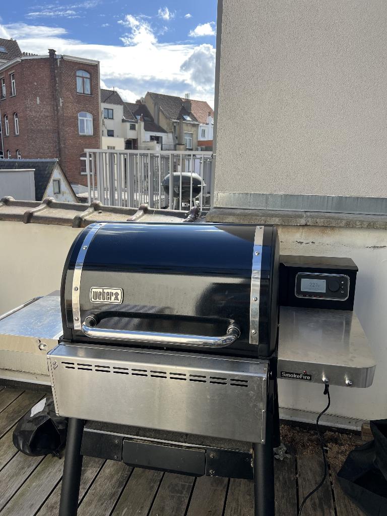 Weber Smokefire EX4 - with accessories but needing small fix, Enlèvement, Utilisé, Weber