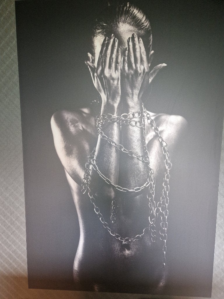 Coba Art “ Naked Woman Tied In Iron ", Antiquités & Art, 180 cm, Fait main, Noir, Tableau/impression