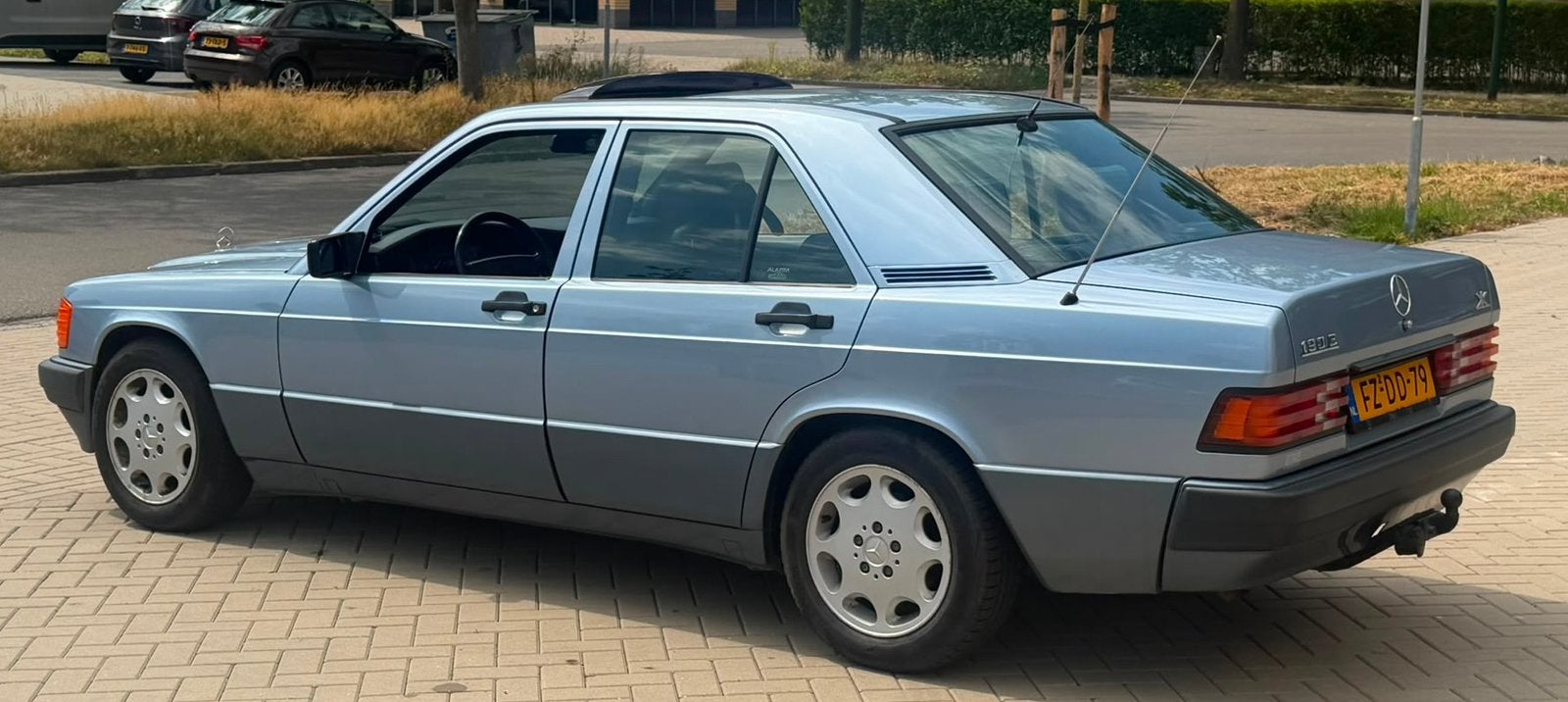 MERCEDES 190E SÉRIE 1.8E AVEC TOIT OUVRANT  BJ1993, Autos, Entreprise, Carnet d'entretien, Noir, 5 portes