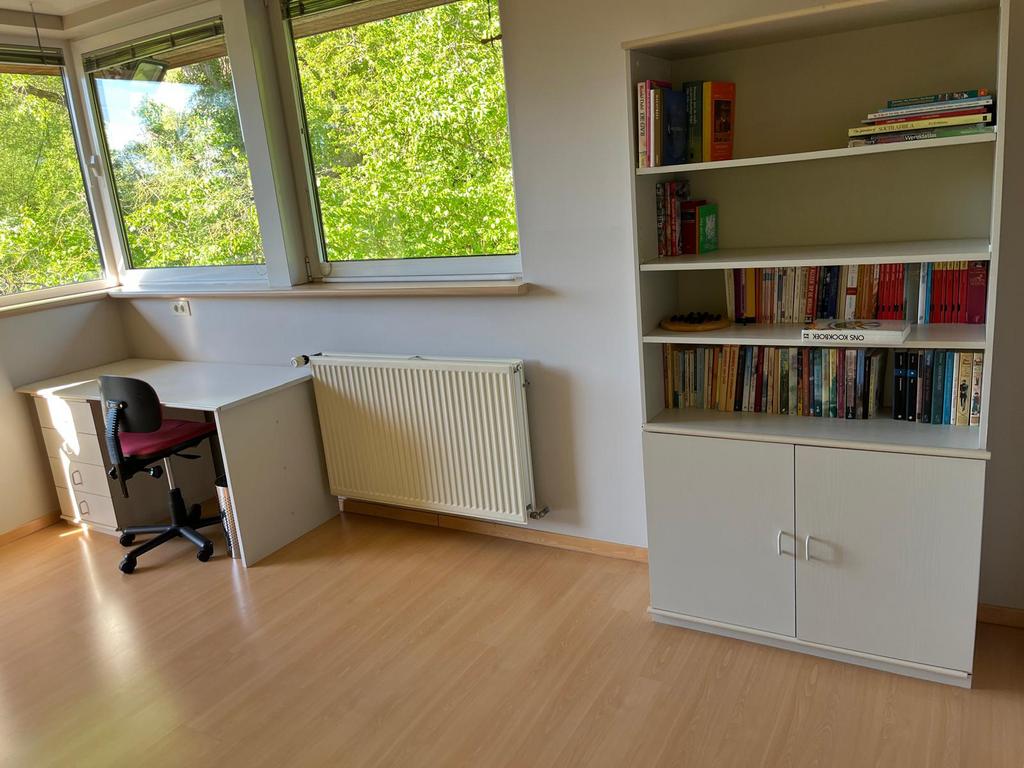 Bureau en boekenkast kinderkamer, Kinderen en Baby's, Ophalen, Zo goed als nieuw, Jongetje of Meisje