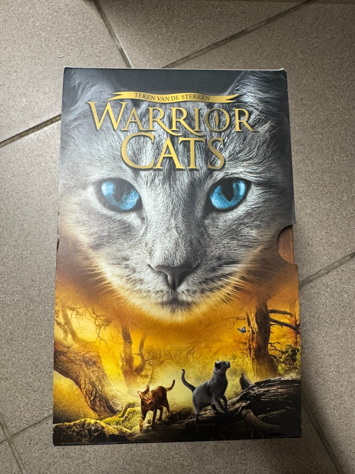 Erin Hunter - Serie 4, Enlèvement ou Envoi, Erin Hunter