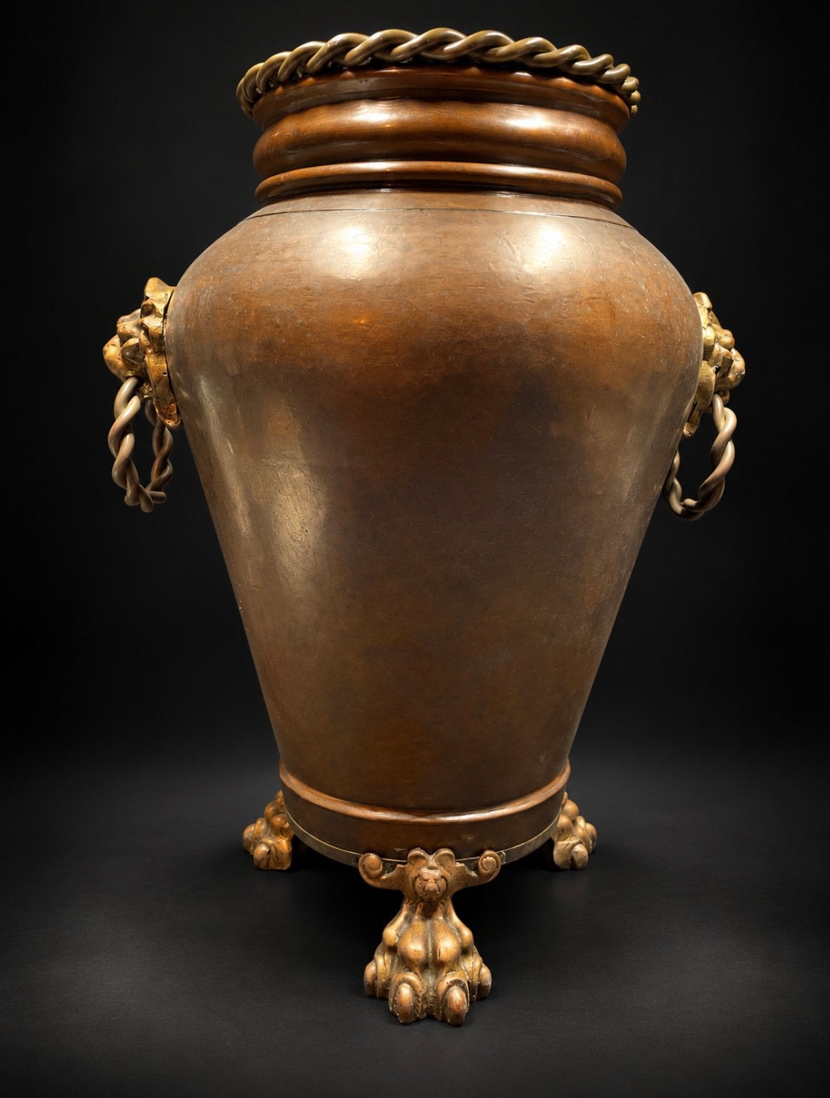 Antiek grote koperen urn met bronzen leeuwenkoppen, Ophalen