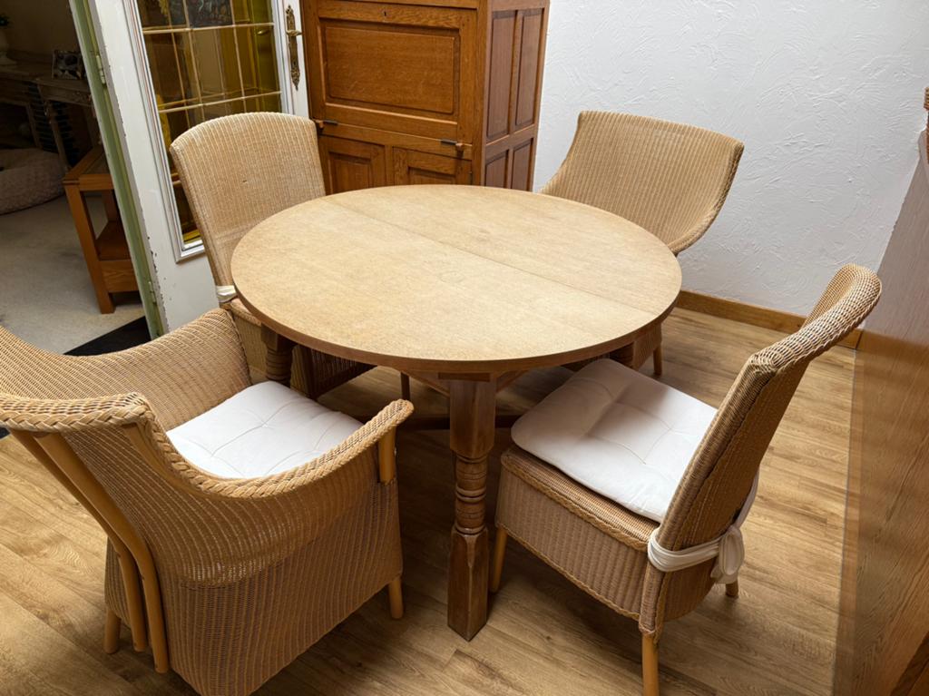 Zwaar eiken tafel + 4 eiken stoelen + 4 loyd loom zetel/stoe, Huis en Inrichting, Ophalen, Gebruikt