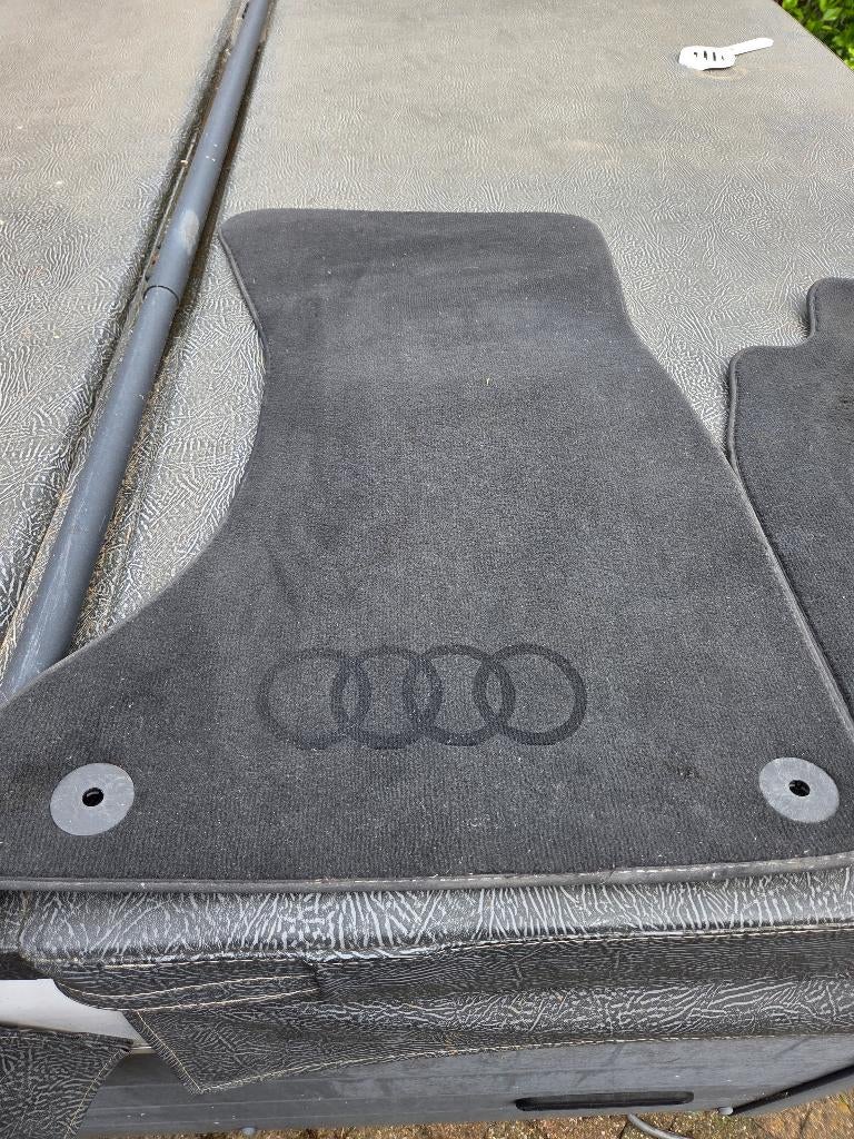 Tapis de sol original pour Audi A4/A5 - OEM - noir, Autos : Pièces & Accessoires, Habitacle & Garnissage, Audi, Utilisé, Enlèvement ou Envoi