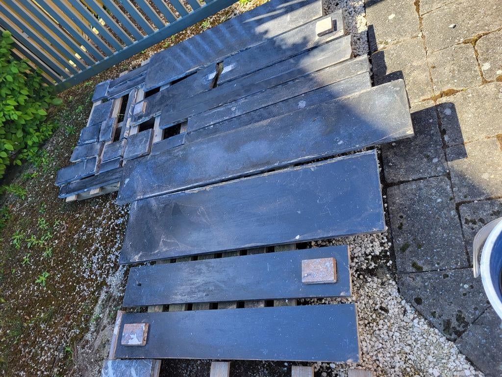 Marmeren tabletten zwart uit antieke schouw, Enlèvement