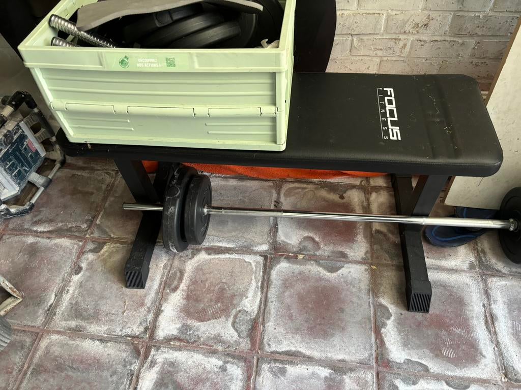 Bench met gewichten en bar, Sport en Fitness, Fitnessmaterialen, Ophalen, Zo goed als nieuw