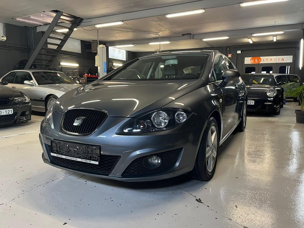 SEAT LEON **12 MOIS DE GARANTIE**, Autos, Seat, Argent ou Gris, Entreprise, Entretenue par le concessionnaire, 5 portes