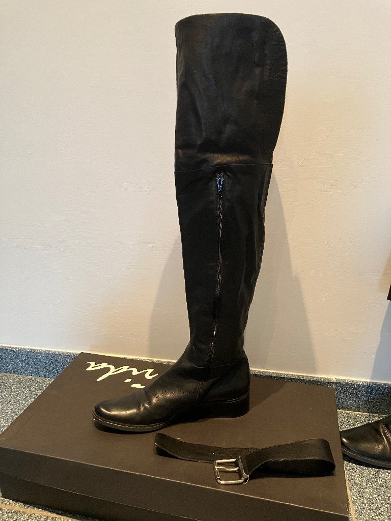 over the knee lederen laarzen met overslag Frida maat 40, Kleding | Dames, Hoge laarzen, Frida, Zwart, Ophalen of Verzenden