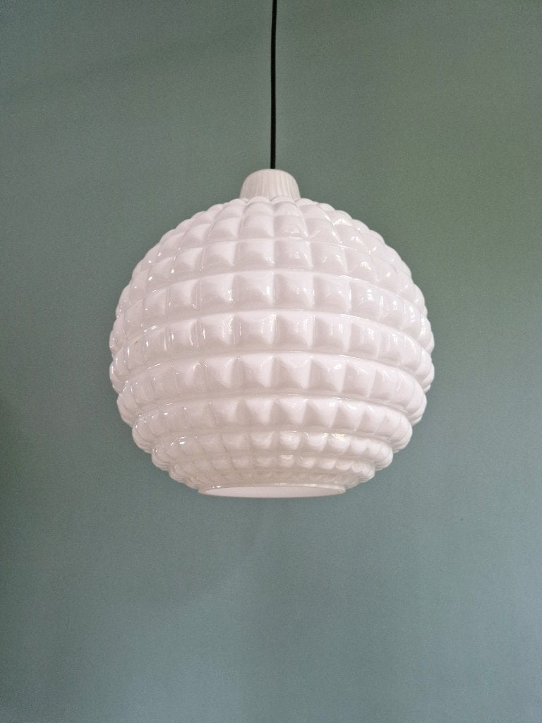 Suspension sphérique en opaline blanche, Space Age, 1960-70, Enlèvement ou Envoi