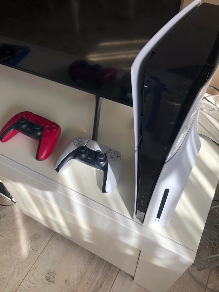 PS5 1TB met Disc Reader en 2 controllers, Ophalen of Verzenden, Gebruikt