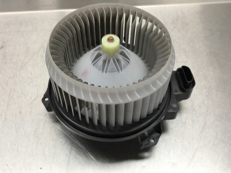 KACHEL VENTILATORMOTOR Toyota Auris (E18) (01-2012/03-2019), Gebruikt, Toyota