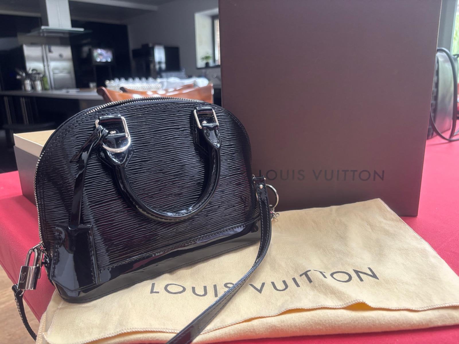 ALMA BB CUIR EPI NOIR - LOUIS VUITTON LV / BOITE ET DUSTBAG, Enlèvement ou Envoi, Comme neuf, Noir