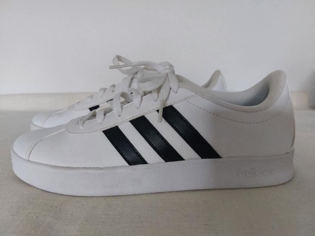 ADIDAS nieuwe wit/zwarte schoenen, maat 38, Ophalen, Schoenen, Nieuw, Jongen