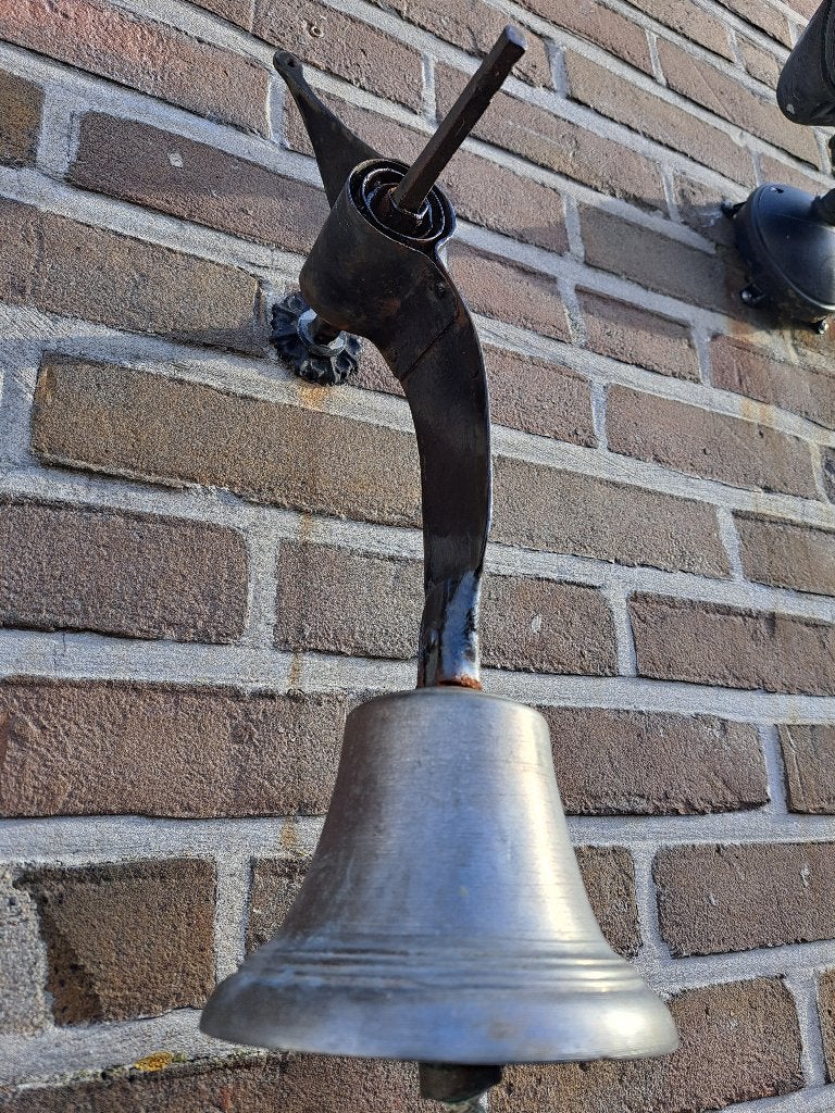 oude boerderij bel, Ophalen
