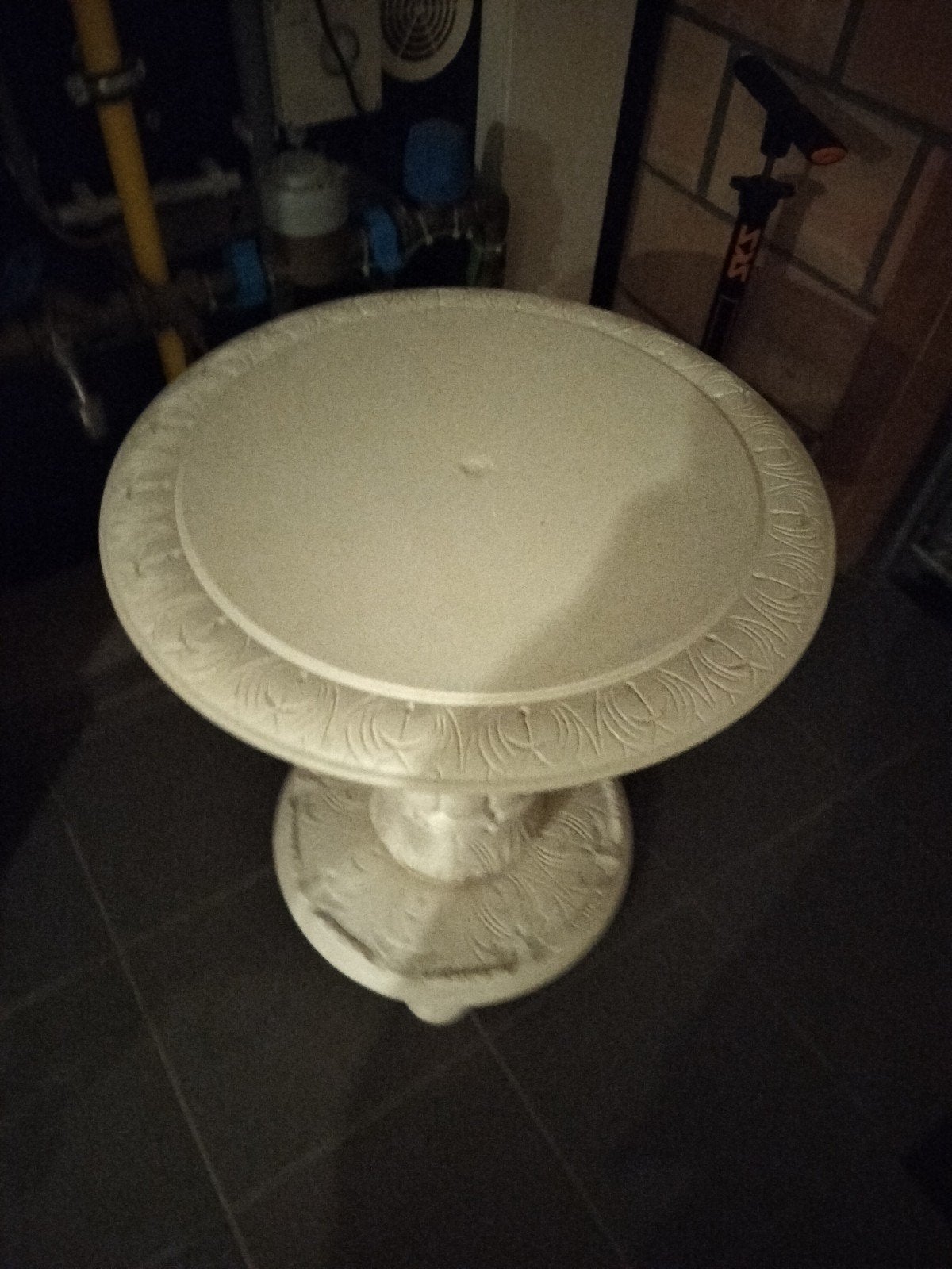 rond wit tafelje voor de prijs van35€grtj Hilde, Maison & Meubles, Tables | Tables d'appoint, Enlèvement, Rond