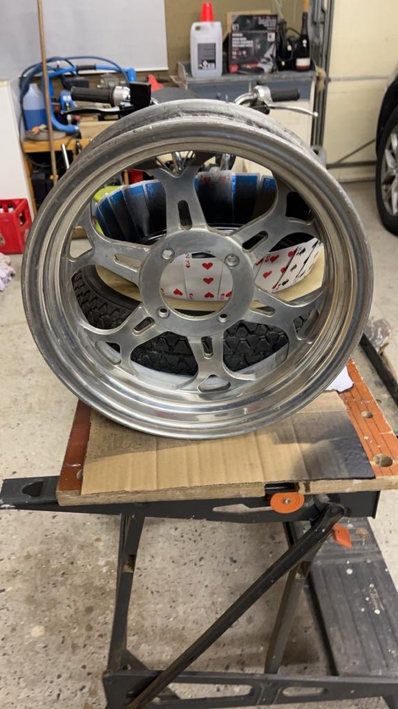 Dax velg gezocht, Enlèvement, Comme neuf