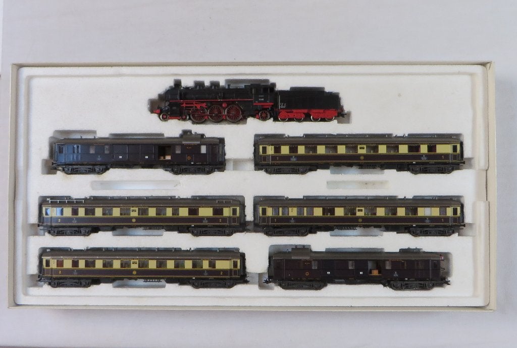 MARKLIN Rheingold treinstel 28506, Ophalen of Verzenden, Zo goed als nieuw, Wisselstroom, Locomotief